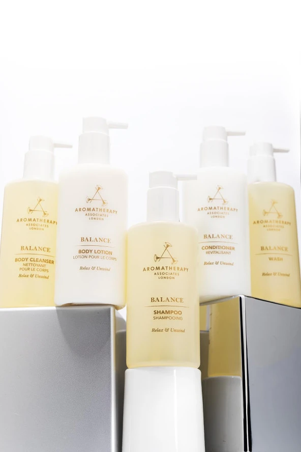 Aromatherapy Shampoo 300 ml + Conditioner 300 ml + Body Cleanser 300 ml + Body Lotion 300 ml + Wash 300 ml ürün görseli 1