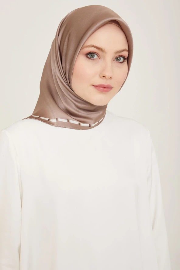 Armine 90*90 Sura İpek Eşarp  5558001 ürün görseli 1