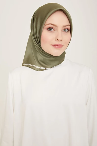 ARMİNE  90*90 İPEK EŞARP 9165D (SURA) E24YA9165D01 ürün görseli 1