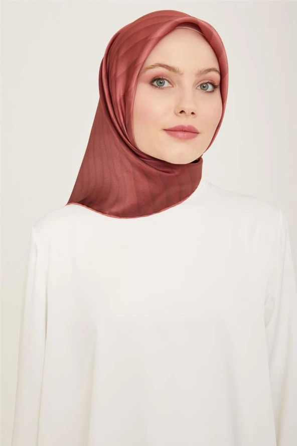 Armine 90*90 Sura İpek Eşarp 24ya9150 02 ürün görseli 1