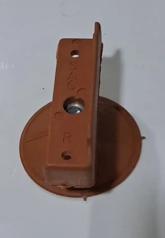 DOLAP PLASTİK KÖŞE BAZA AYAĞI KİRAZ SAĞ ( 1 ADET FİYATIDIR ) ürün görseli 1