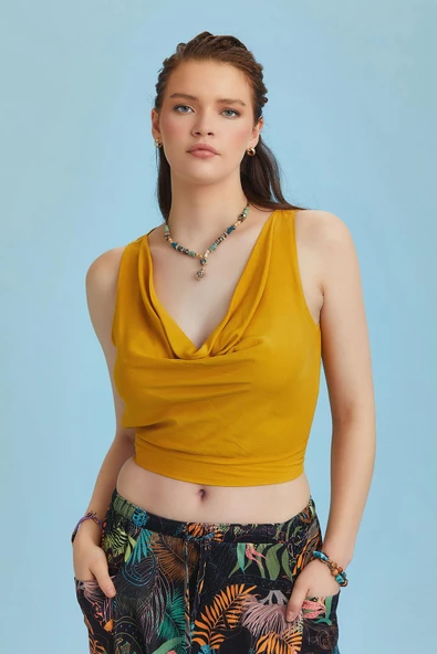 Lastikli Kolsuz Degaje Yaka Sarı Şık Crop Bluz ürün görseli 1