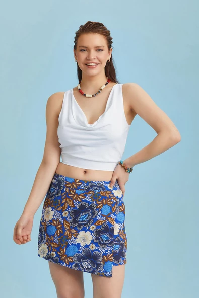 Lastikli Kolsuz Degaje Yaka Beyaz Şık Crop Bluz ürün görseli 1