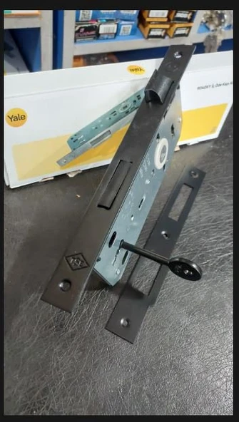 Yale Siyah 40mm Oda Kilidi 9040 Kare ürün görseli 1
