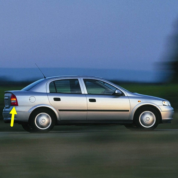 Opel Astra G Sedan 1998-2004 Sağ Arka Stop Fren Lambası Sarı Sinyalli ürün görseli 1