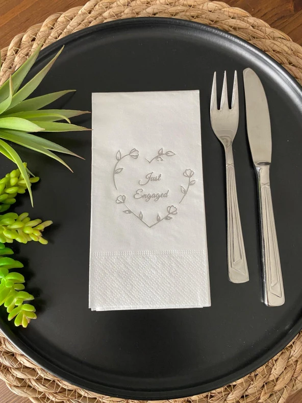 Gümüş Yaldızlı Beyaz Kalp Çelenk Just Engaged Peçete 16 Adet ürün görseli 1