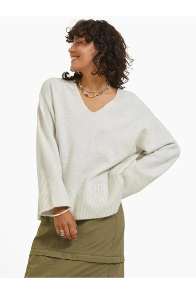 Jack&Jones JJXX Oversize V Yaka Kadın Kazak - Minimalist & Rahat ürün görseli 1