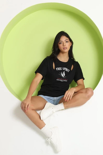 Kadın Cut Out Detaylı T-Shirt Siyah ürün görseli 1