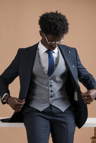 Carutte Slimfit Sivri Yaka Çift Pileli Dokulu Kumaş Yelek Kombinli Takım Elbise ürün görseli 1