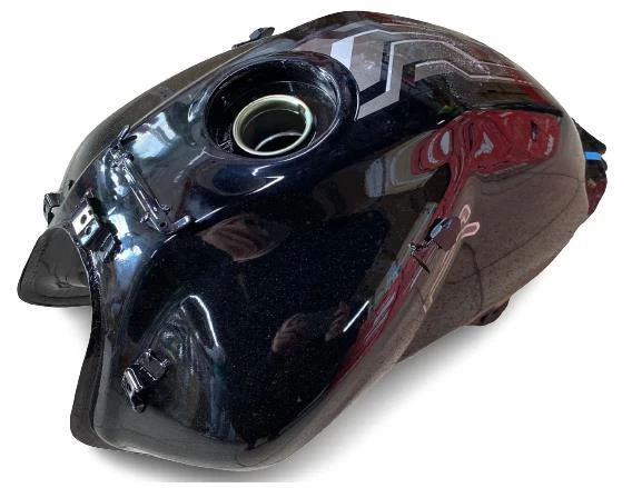 TVS RTR 180 BENZİN DEPOSU SİYAH/TİTAN ETİKETLİ ORJİNAL ürün görseli 1