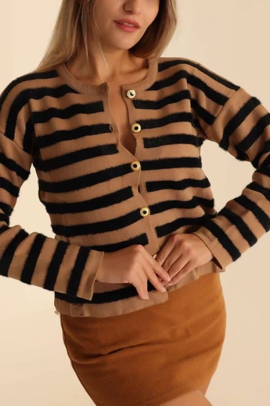 VioShine Kadın Oversize Çizgili Düğmeli Hırka ürün görseli 1