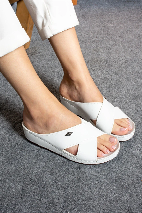 Albishoes Kadın Rahat Yumuşak Çapraz Anatomik 4,5 cm Hafif Topuklu Günlük Comfort Kadın Terlik ürün görseli 1