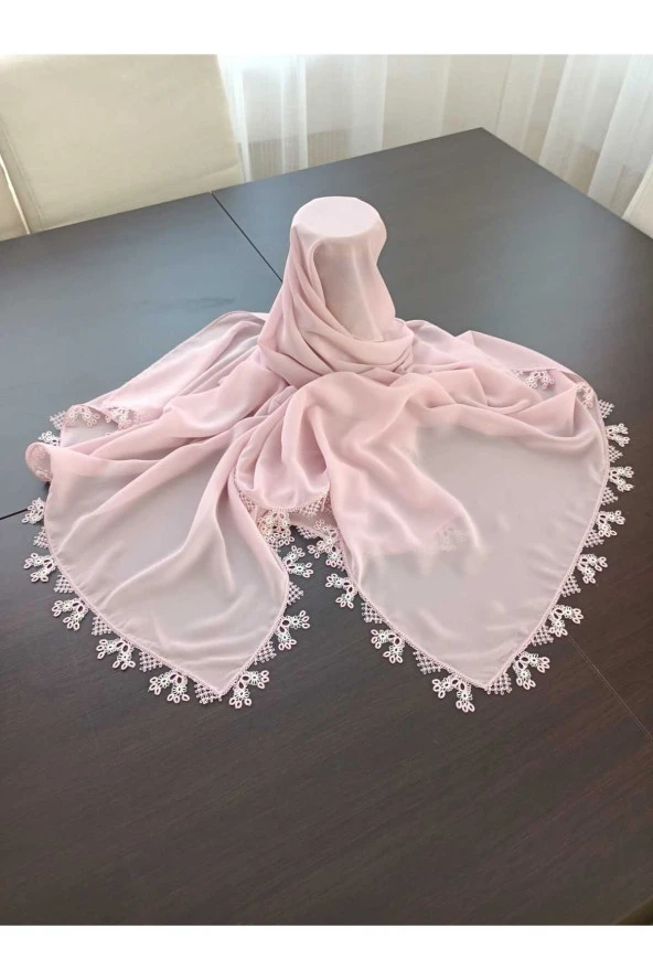 KENARLARI EL YAPIMI TEK MEKİK VE İĞNE OYALI KREP MEVLÜT BAŞ ÖRTÜSÜ ürün görseli 1