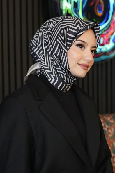 Geometrik Desen Siyah Soft Pamuk Eşarp ürün görseli 1