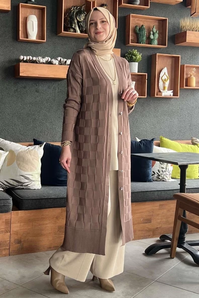 Dama Desenli Sütlü Kahve Triko Hırka ürün görseli 1