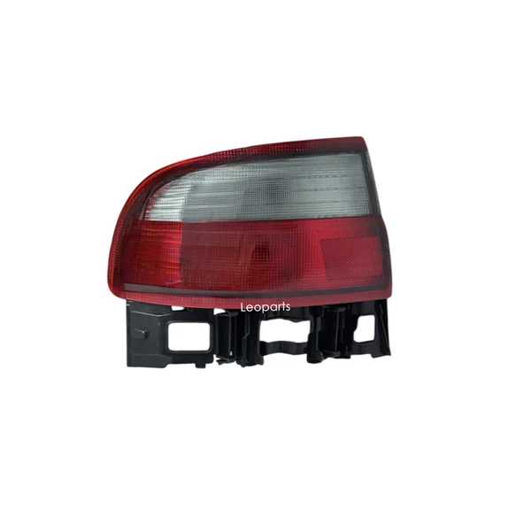Leoparts Toyota Corona Stop Lambası Dış Sol 1992-1999 81560-2B260 ürün görseli 1