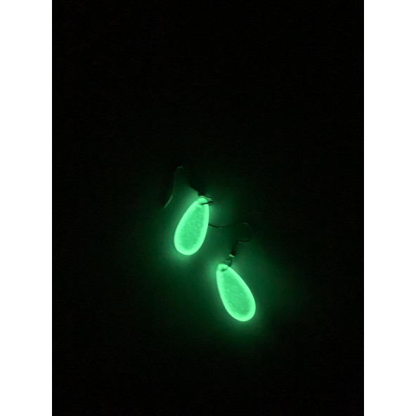 Şeffaf Renk Gece Yeşil Neon Olan Damla Şekilli Gümüş Aksesuarlı Küpe Epoksi El Yapımı Hediyelik ürün görseli 1