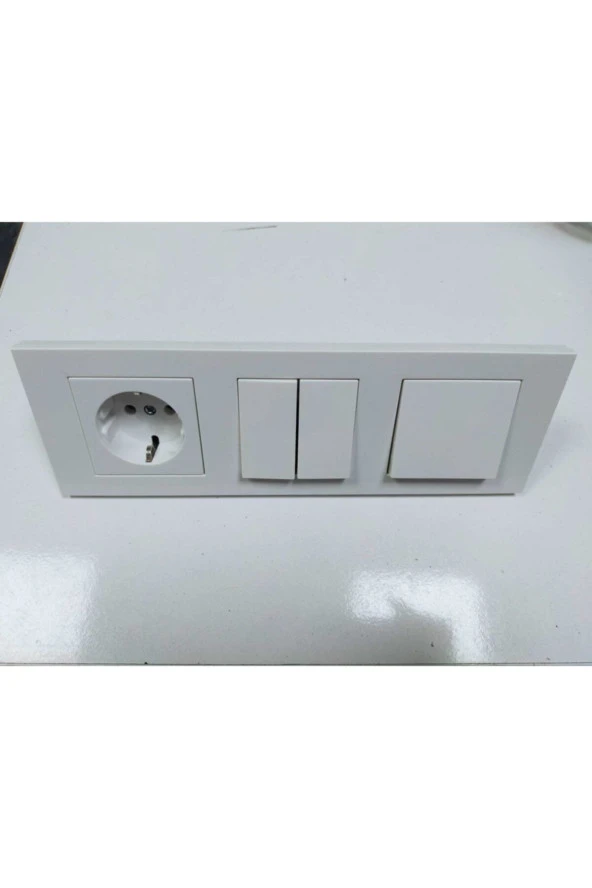 Topraklı Priz + Komütatör + Anahtar + 3lü Çerçeve ürün görseli 1