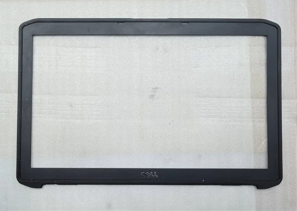 Dell Latitude E5530 EKRAN ÇERÇEVESİ ürün görseli 1