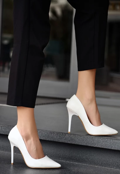 Hillar Beyaz Cilt Stiletto Ayakkabı ürün görseli 1