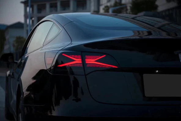 TESLA MODEL Y VE MODEL 3 İÇİN UYUMLU LED STOP ürün görseli 1
