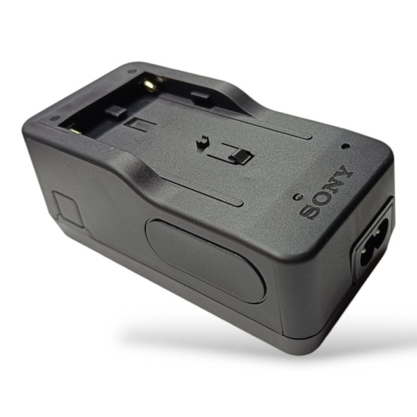 SONY BC-V615 Şarj Cihazı SONY BCV615 NP-F970 NP-730 NP-930 NP-F330 NP-F530 NP-F550 NP-F750 NP-F930 NP-F950 NP-F960 Batarya Uyumlu Şarj Aleti ürün görseli 1