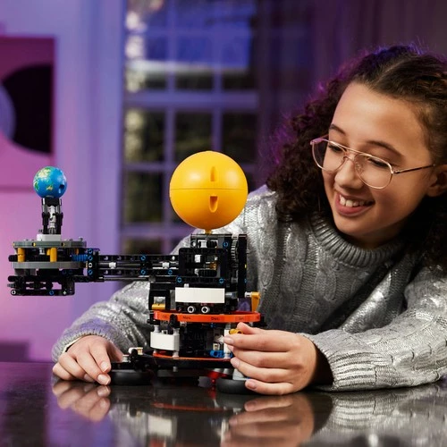 PTTAVM: LEGO Technic 42179 Dünya ve Ay Yörüngesi (526 Parça)