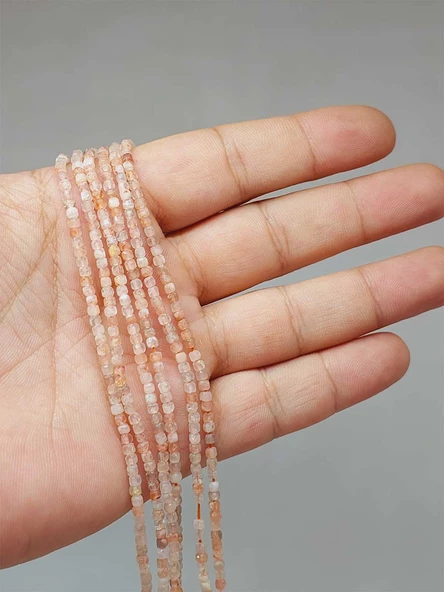 Bileklik Boy Güneş Taşı Küp Şekilli Dizi 2mm (51134) Yarım Dizi (17CM UZUNLUĞUNDADIR) ürün görseli 1