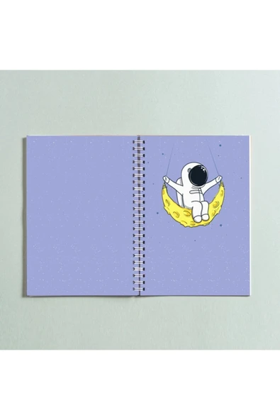 Astronot Ve Ay Tasarımlı Spiralli A5 96 Yaprak Çizgisiz Defter ürün görseli 1