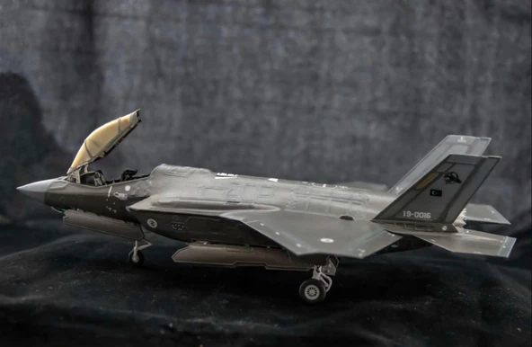 F-35A Lightning 2 PM Model Demonte Plastik Uçak Maket Kiti - Resim 4