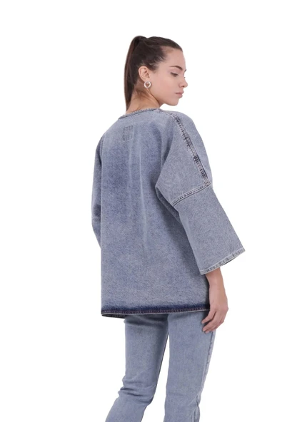 Bol Kalıplı ve Orta Boylu Kemersiz Rahat / Oversize Kadın Kot Kimono Açık Mavi Denim Dört Mevsim ürün görseli 1