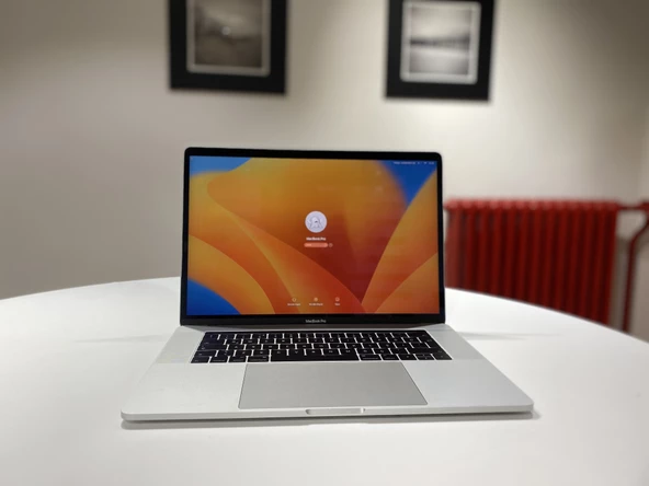 APPLE A1707 MACBOOK PRO 15 INCH 2016 İ7 16GB 256GB TEMİZ MAĞAZA GARANTİLİ ürün görseli 1