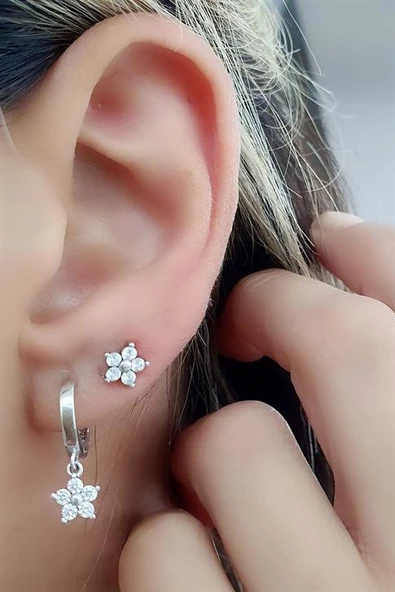 Zirkon Taşlı 925Ayar Gümüş Çiçek Figürlü Tek Küpe Kombin ürün görseli 1