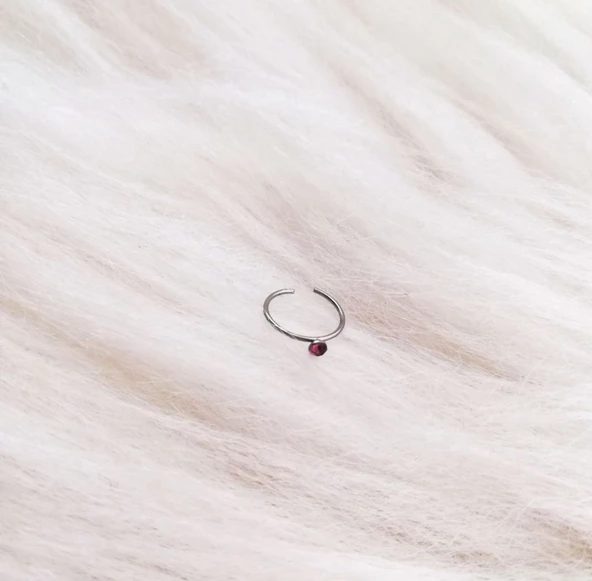 Koyu Pembe Taşlı Burun Piercingi ürün görseli 1