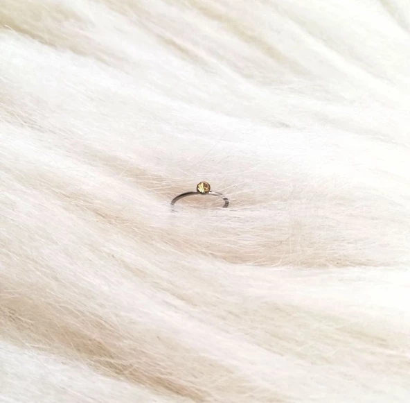 Sarı Krem Taşlı Burun Piercingi ürün görseli 1