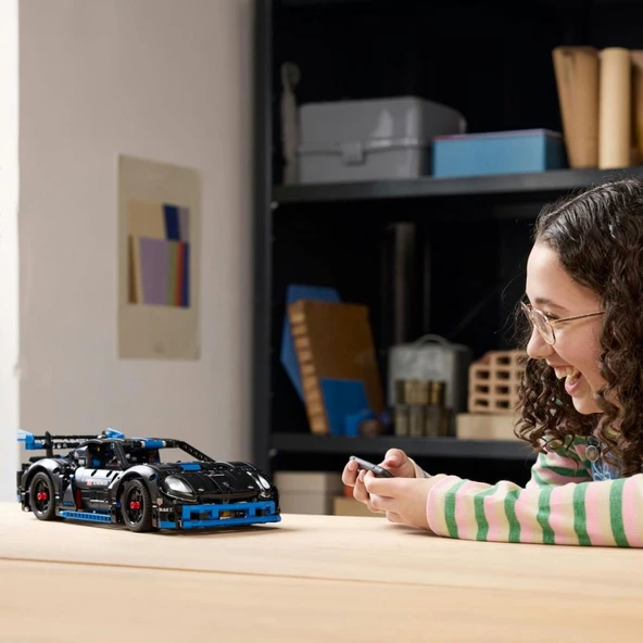 LEGO Technic 42176 Porsche GT4 e-Performance Yarış Arabası - Resim 7