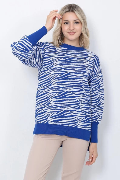 Kadın Triko Kazak Bisiklet Yaka Zebra Desenli Oversize Yırtmaçlı Saks Mavi ürün görseli 1